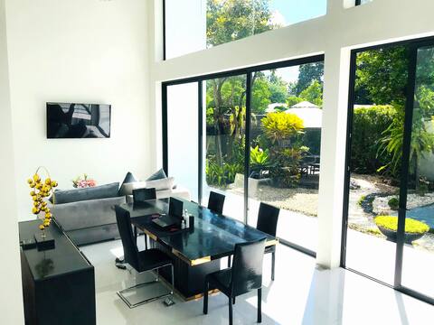 Spacious Private Suite 2 King Beds, Airport Pickup