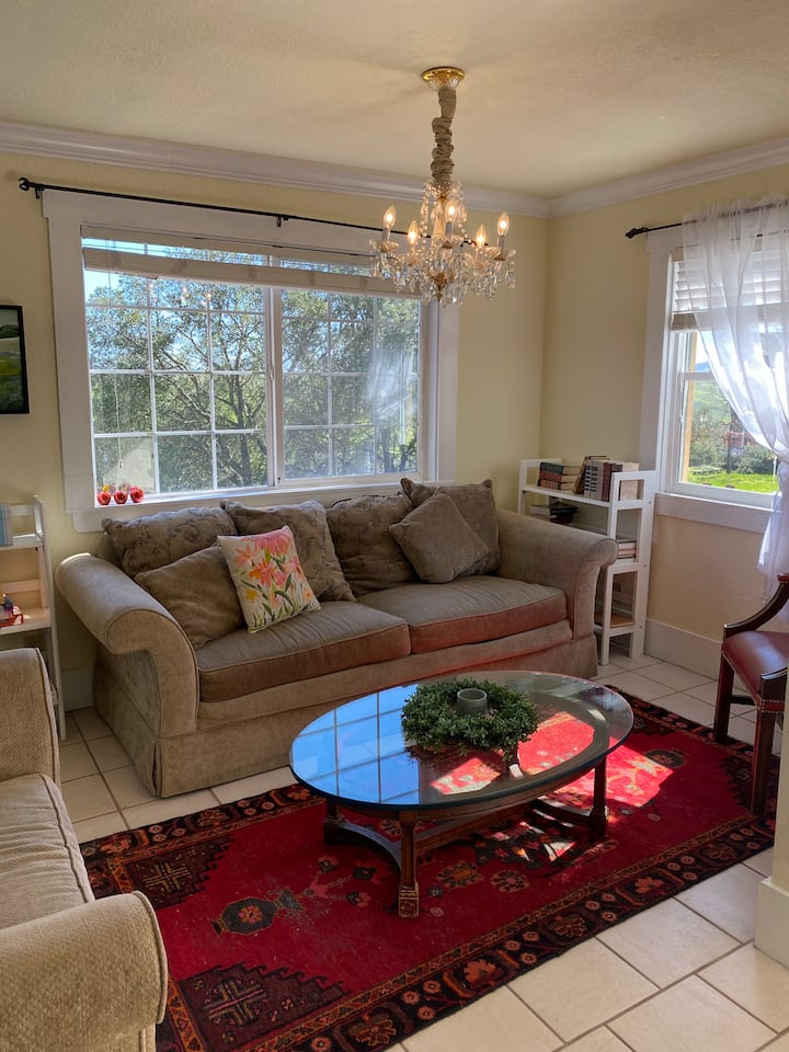 The Guest House At Azari Vineyards - Pool + Views - Petaluma, CA