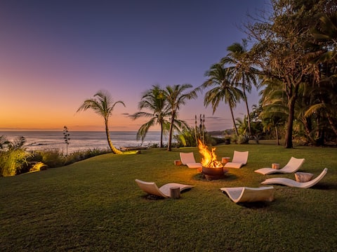 Beachfront Villa wit Private access to the beach