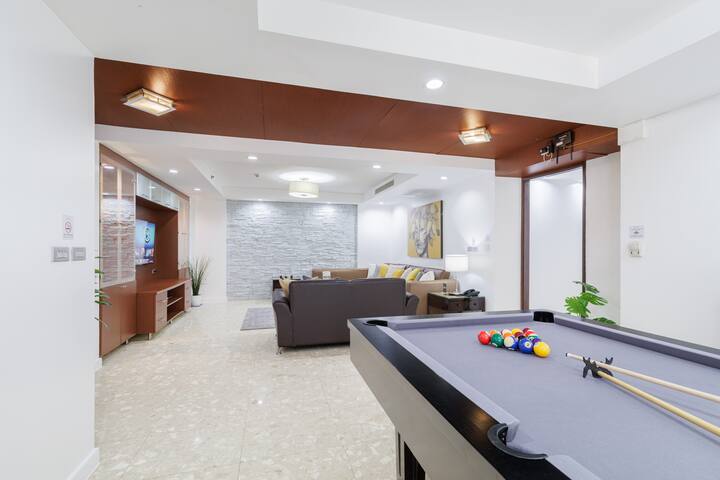 Lux 3BR – Quiet – Pool/Dining – Nana BTS, Serviced gallery image 4