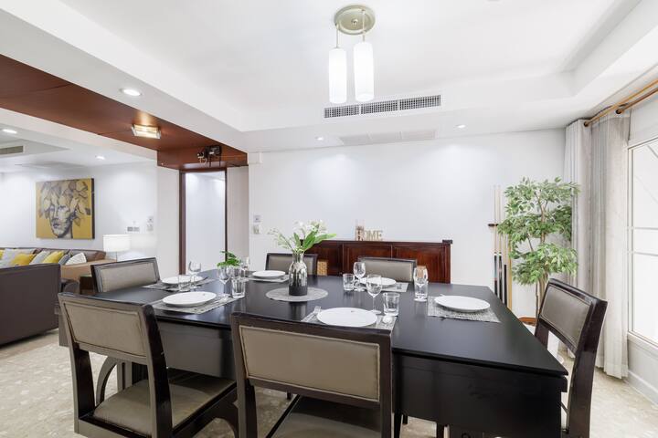 Lux 3BR – Quiet – Pool/Dining – Nana BTS, Serviced gallery image 5