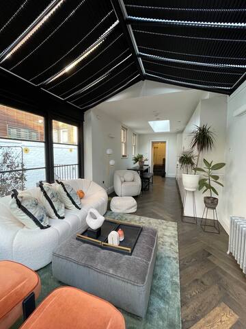 LARGE boutique 3 bed apartment & garden gallery image 4