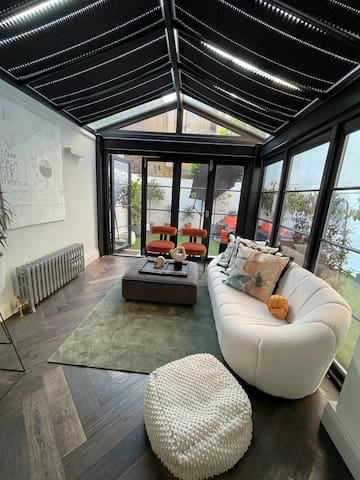 LARGE boutique 3 bed apartment & garden