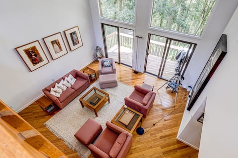 The Treehouse- Modern Home in the Woods