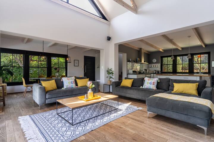 Marvellous Hout Bay home- a perfect family getaway gallery image 3