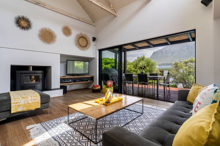 Marvellous Hout Bay home- a perfect family getaway gallery image 5