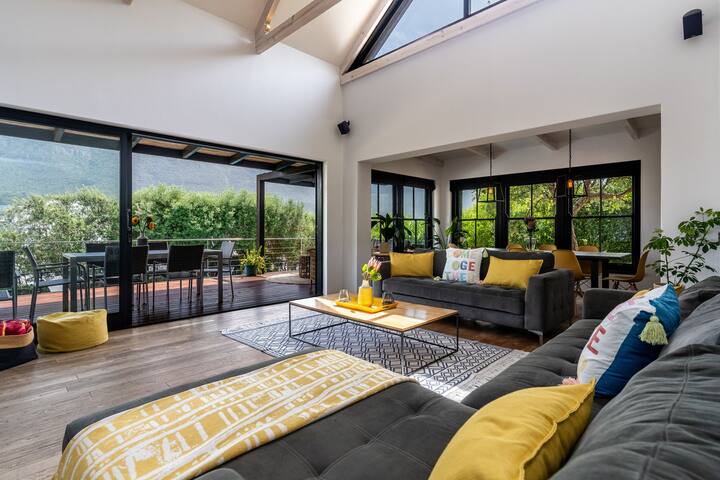 Marvellous Hout Bay home- a perfect family getaway gallery image 4