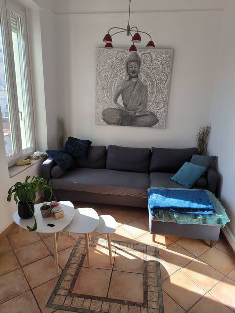 Top Airbnb: Beautiful T2 street 200m from beaches and amenitie à Marseille