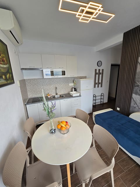 Top performing Airbnb: Lina Apartment 3 in Bušat