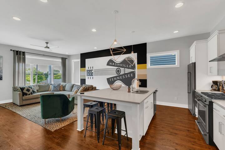 Huge Nashville Stunner Breathtaking Downtown Views gallery image 2