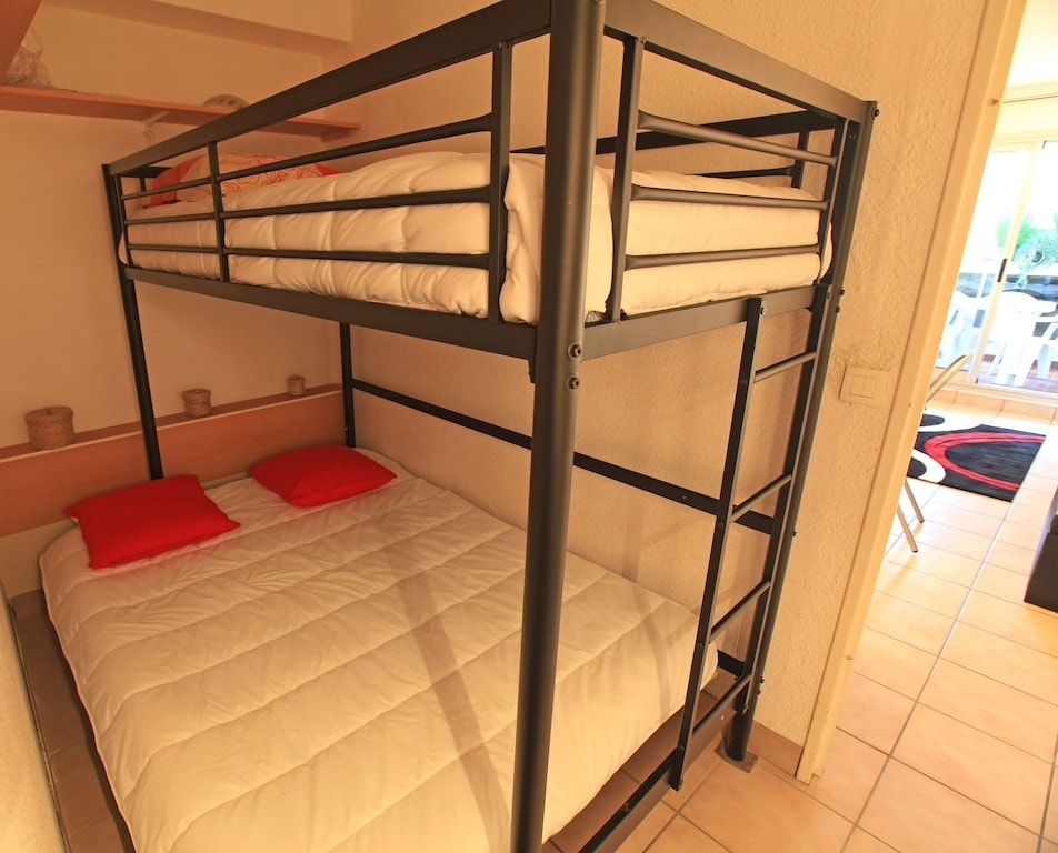 Ambienti i dhomës së gjumit