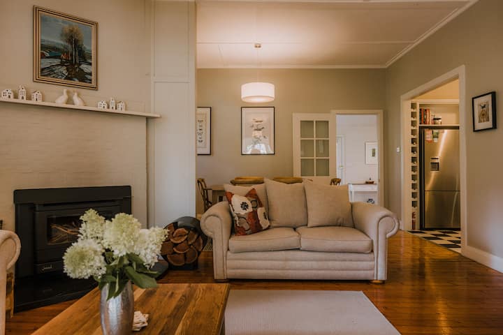 Frensham Garden Cottage: Blackheath Blue Mountains - Blackheath, NSW, Australia
