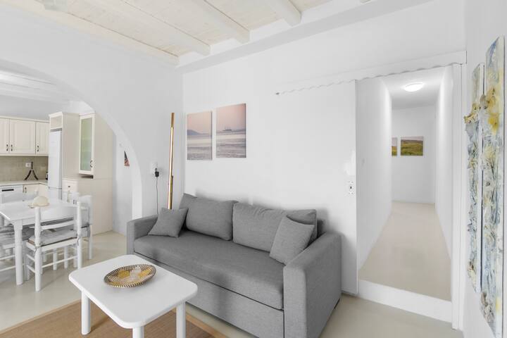 VILLA ARIAKAS with pool and barbecue on the sea gallery image 2