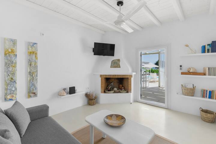 VILLA ARIAKAS with pool and barbecue on the sea gallery image 5