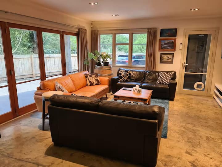 Trout Stream Lodge Bnb - King Room Private Ensuite - ロトルア