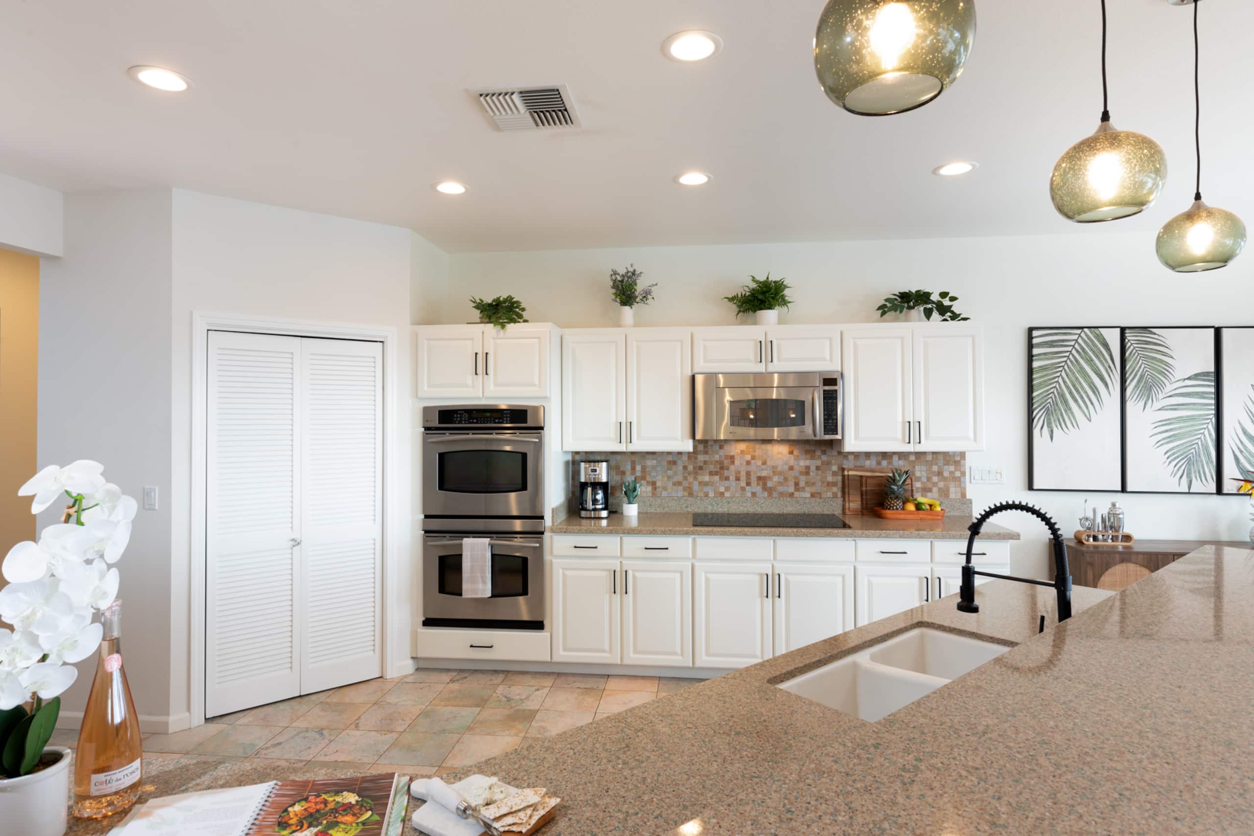 Home in Kailua-Kona · ★4.96 · 4 bedrooms · 6 beds · 2.5 baths - Image 8