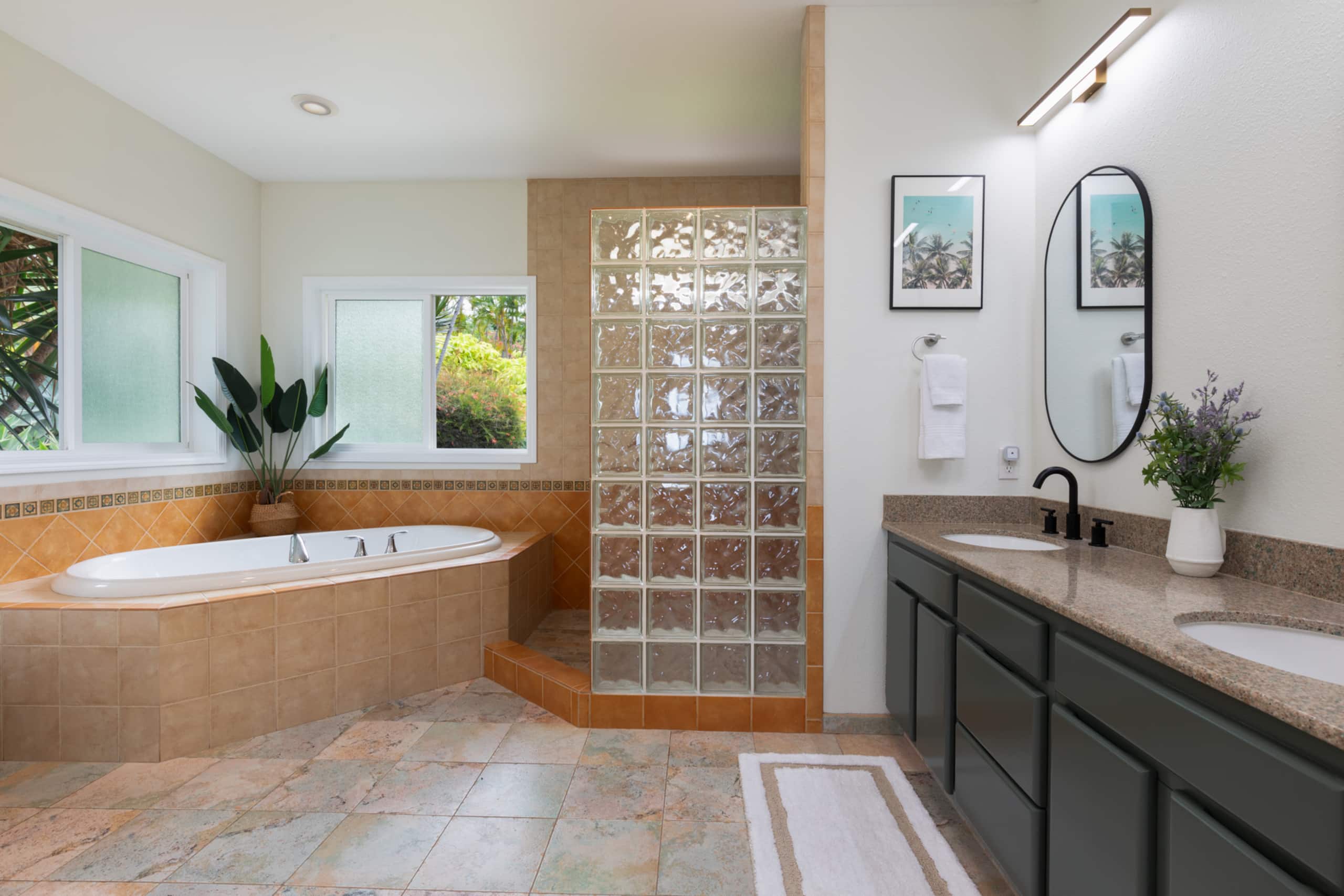 Home in Kailua-Kona · ★4.96 · 4 bedrooms · 6 beds · 2.5 baths - Image 19