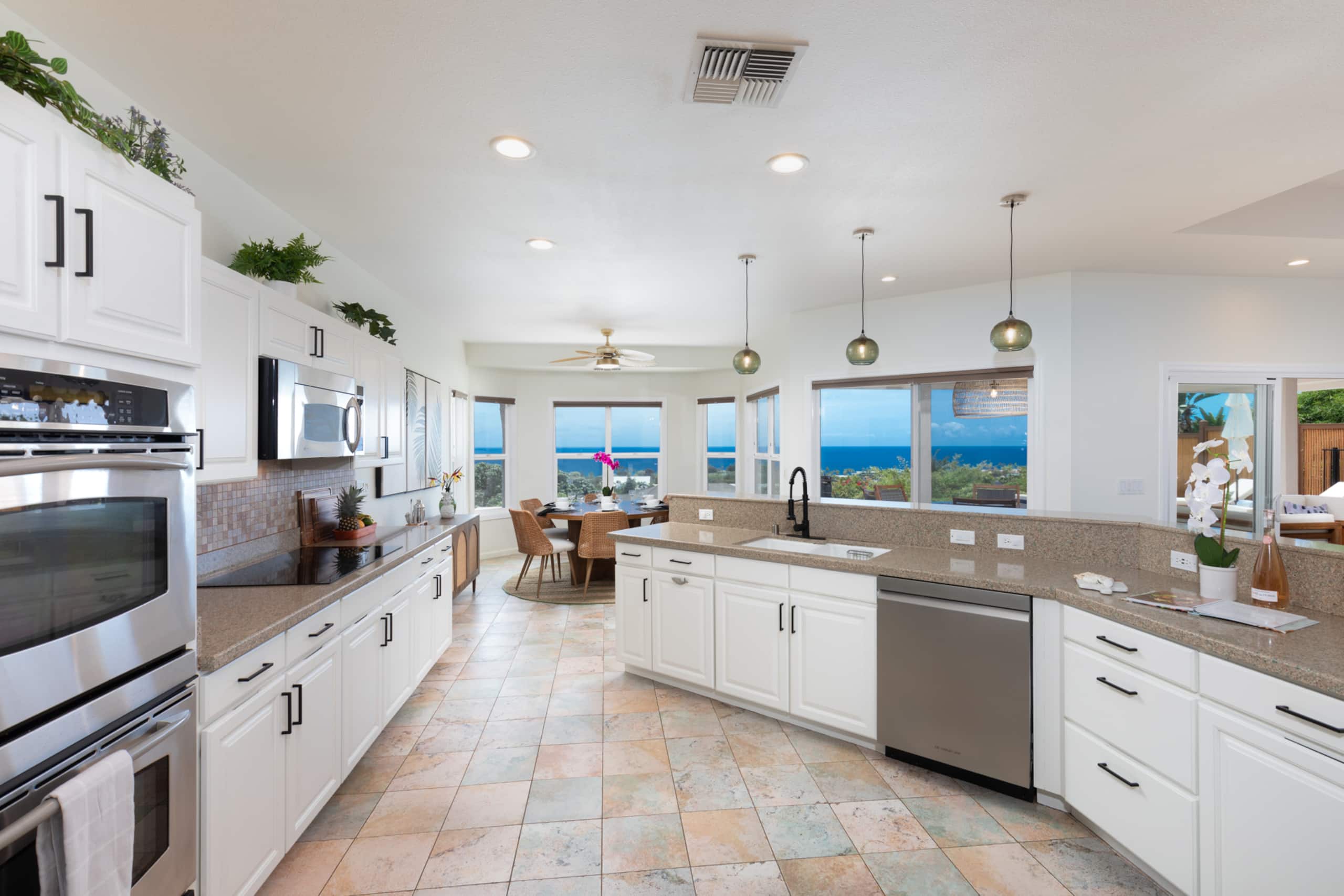 Home in Kailua-Kona · ★4.96 · 4 bedrooms · 6 beds · 2.5 baths - Image 5