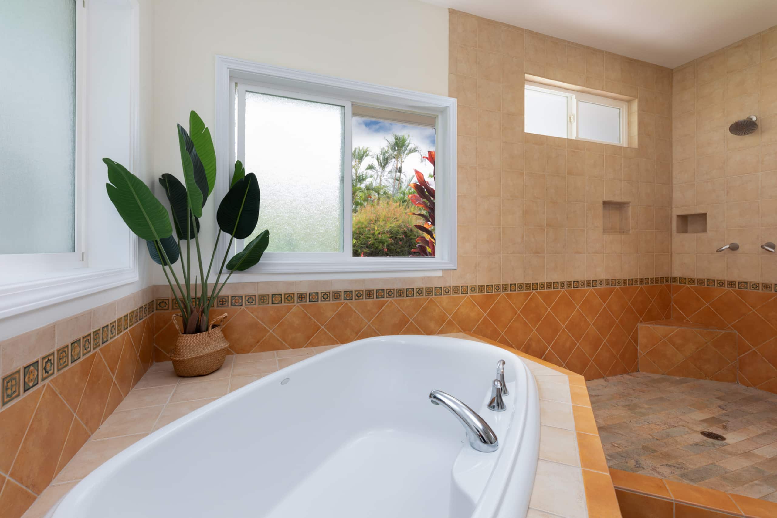 Home in Kailua-Kona · ★4.96 · 4 bedrooms · 6 beds · 2.5 baths - Image 20