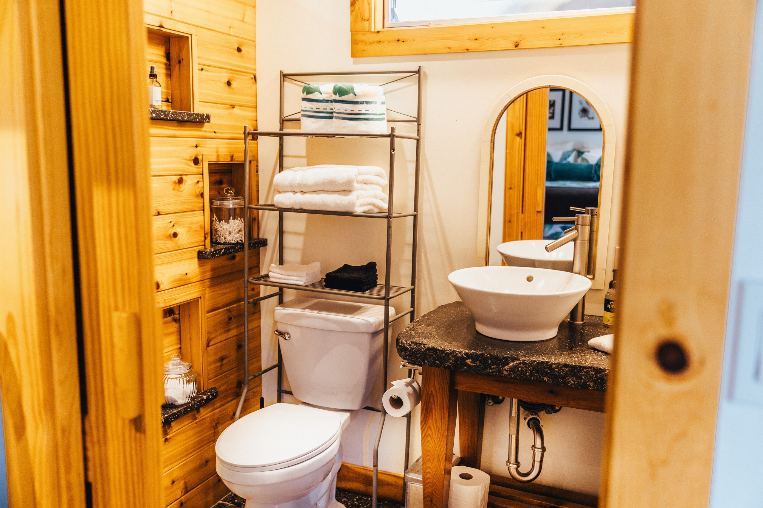 Cozy Studio - Cool elevation with Full Kitchen - Photo 13