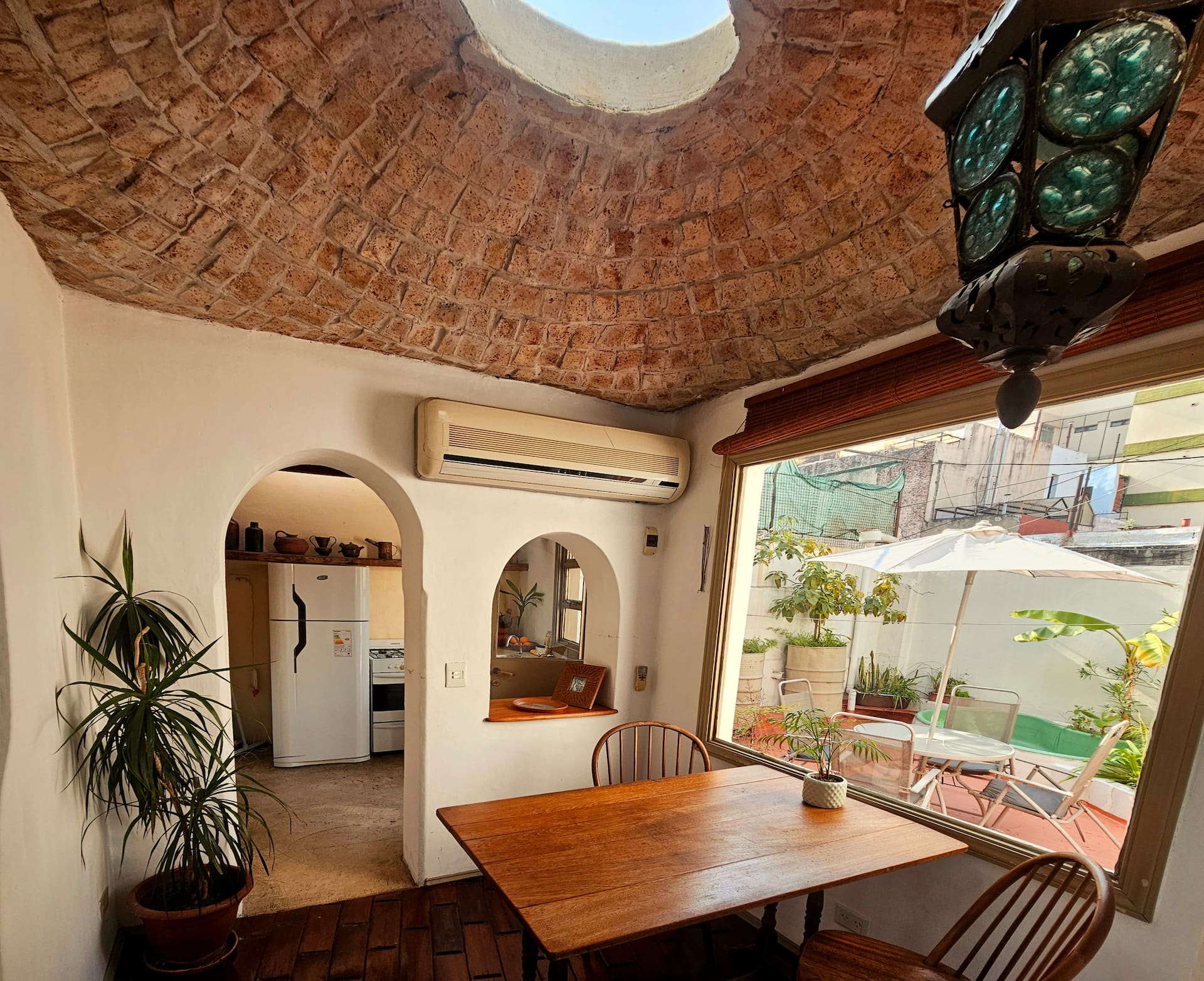 Furnished one-bedroom apartment with private terrace in Monserrat