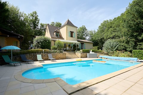 Private, fully equipped w/Wi-fi, views, long stay