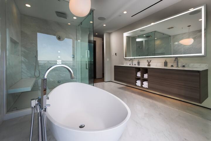 Hollywood Hills Home! City/OceanViews Pool & Sauna gallery image 5