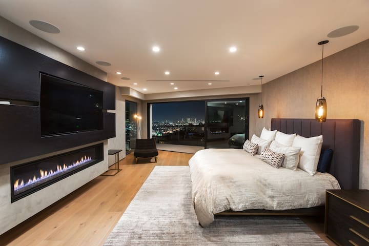 Hollywood Hills Home! City/OceanViews Pool & Sauna gallery image 4