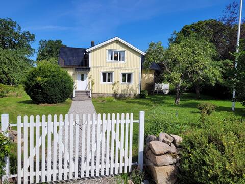 Yellow Country House in wonderful Småland