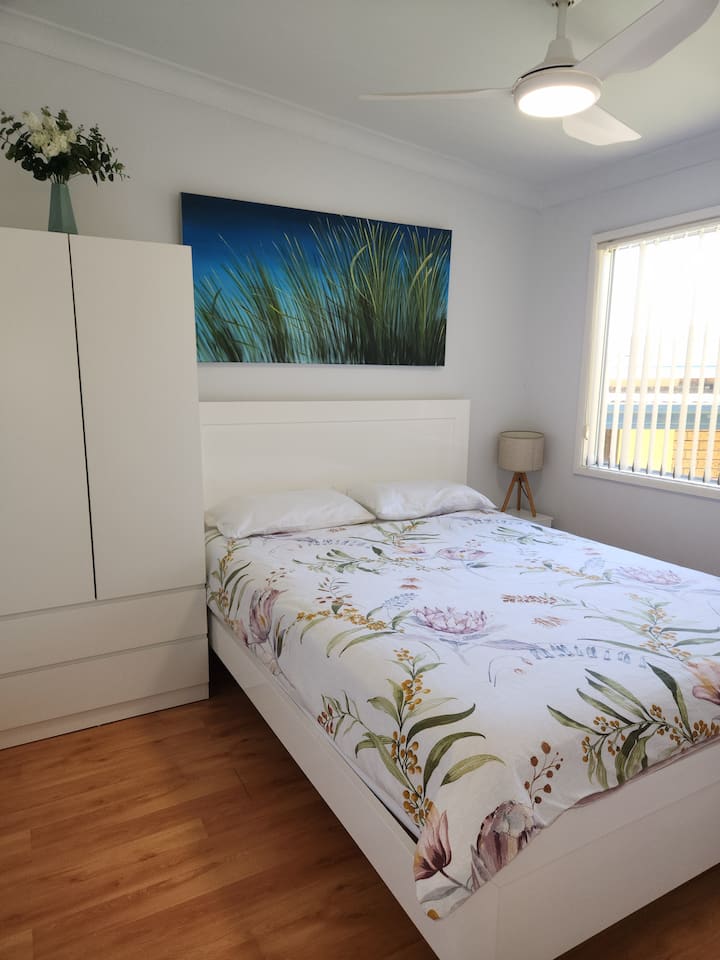 מיטה זוגית רחבה