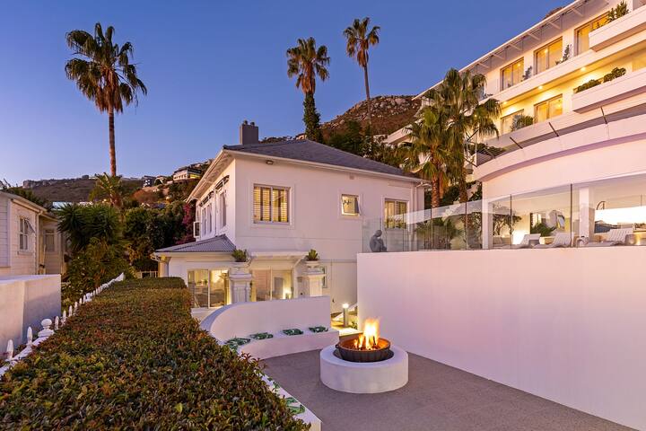 Clifton YOLO Spaces – Clifton Beachfront Penthouse gallery image 3