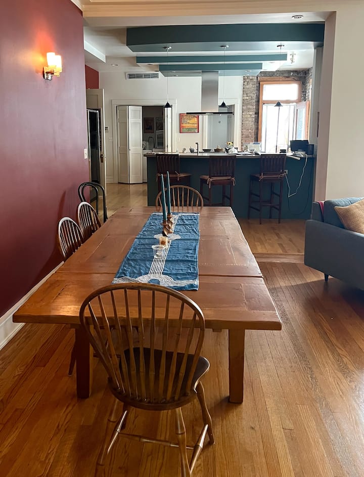 Spacious, Vintage Hyde Park Apt.3 COVID VAX PLS