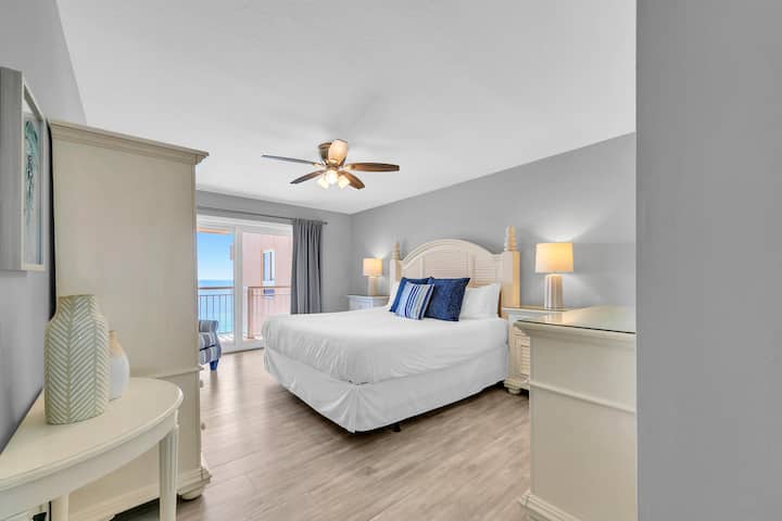 Master Bedroom - King Bed, En Suite Bathroom na Balcony Access