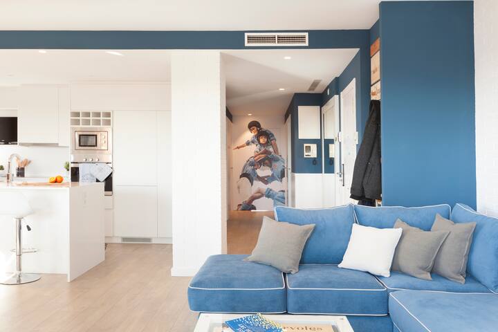 Apartment with pool near the beach by EnjoyBCN