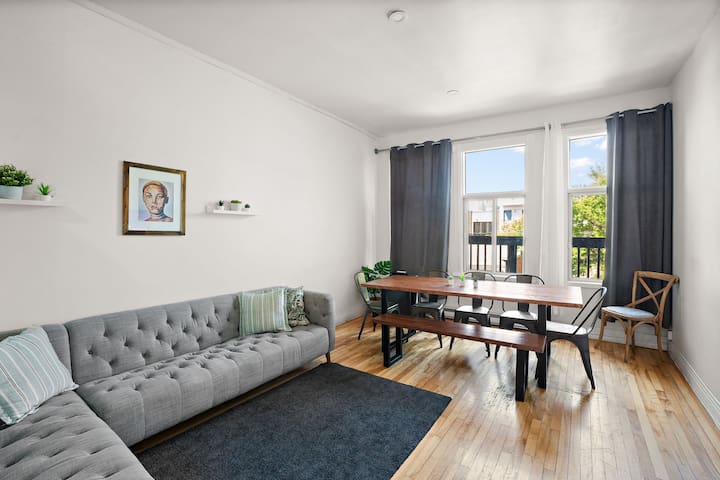 Stylish – Top Location – Free parking – Sleeps 13