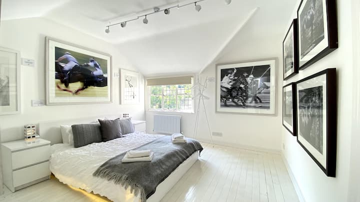 美丽的光线充足、通风良好的卧室