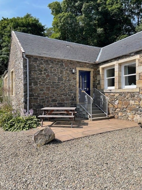 Entire Cottage on Country Estate (Elm Cottage)