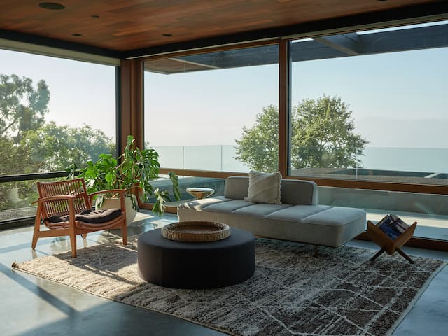Malibu Mid-Century Modern Luxury Home Ocean Views gallery image 5