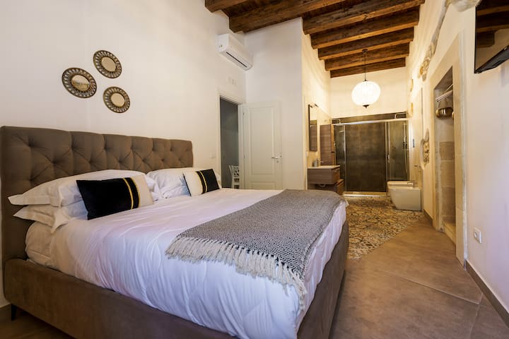 Ortigia Boutique Palace managed Airbnb listing 2