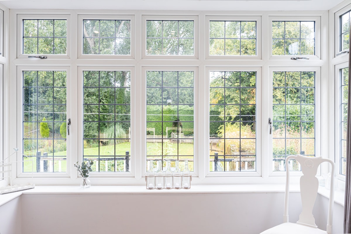 Airbnb con migliori performance: Frog Manor: Games room, Hot Tub & Fabulous Gardens a Cheshire East