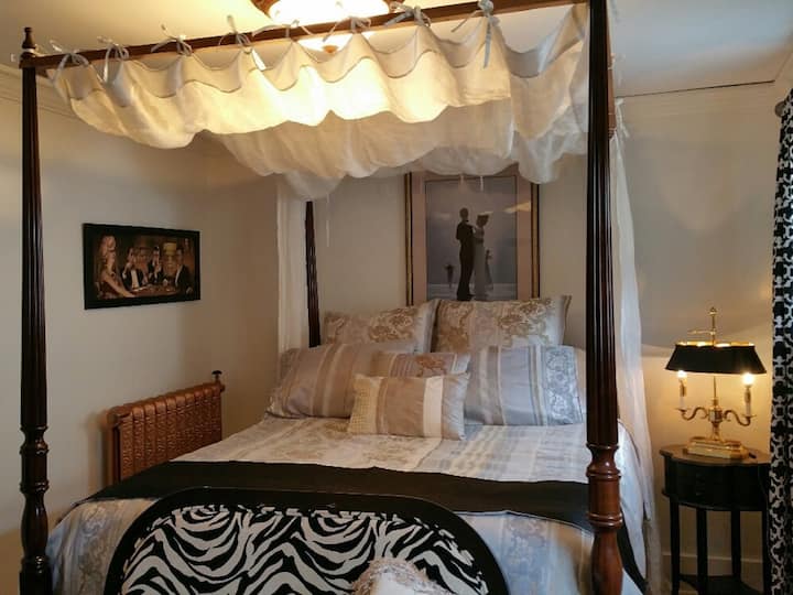 1930's Nostalgic Boutique Loft Canopy Beds - Nova Scotia