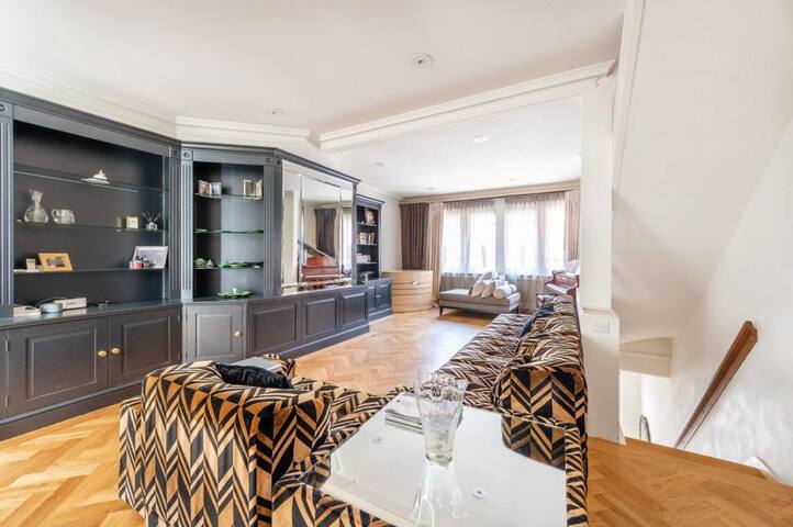 PERIOD MEWS HOUSE, MAYFAIR VILLAGE, 2 BED, LUXURY gallery image 2