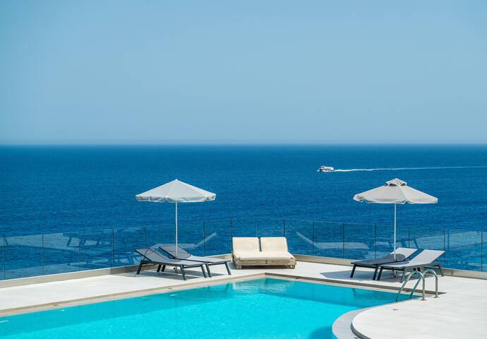 Villa Penelope – Seafront Bliss & Sunset Views gallery image 4