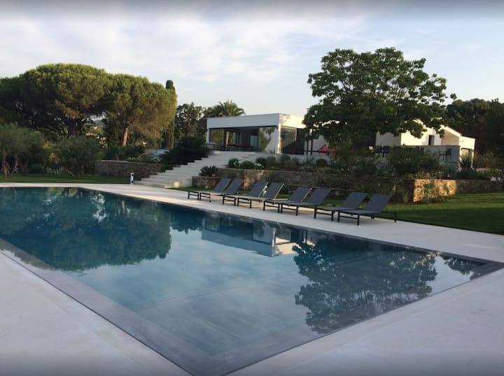 Très Belle Villa, Proche De La Plage Avec Vue Mer - Grimaud
