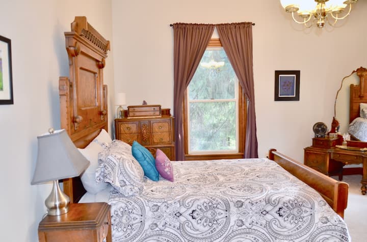 Amethyst - 2nd floor bedroom, full/double bed - connects to 2nd floor shared bath