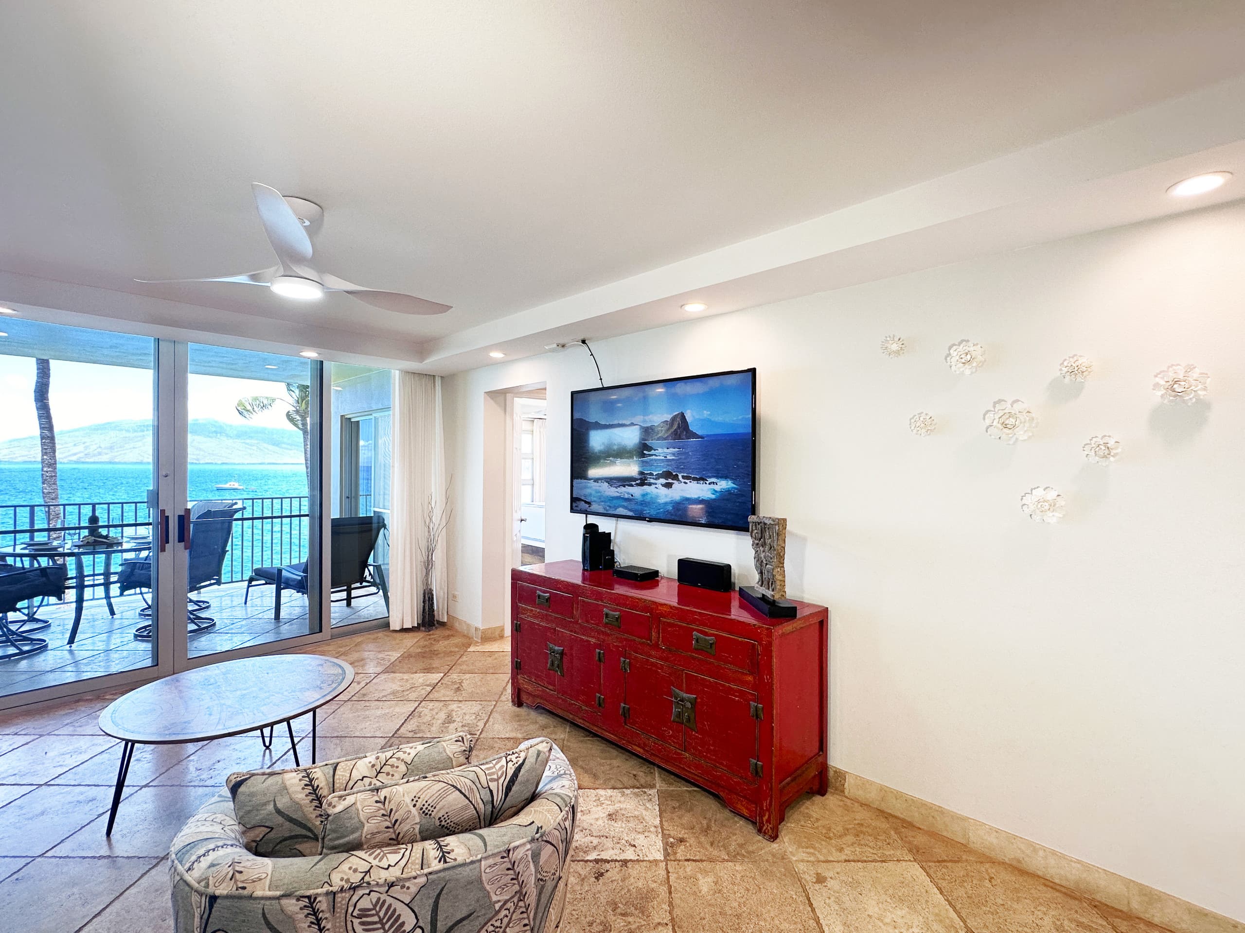 Condo in Kihei · ★4.97 · 1 bedroom · 2 beds · 1 bath - Image 4