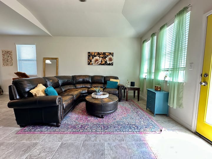 Right At Home - Spacious 2 Story Serene Abode* - San Marcos, TX
