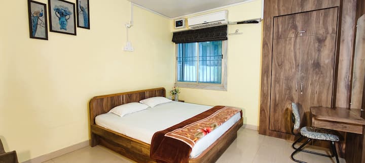 Room 1/3: Deluxe AC King Room con bagno annesso