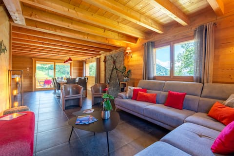 Top Airbnb: 5* chalet, SPA, 3 min from the slopes, great view. à Saint Jean De Sixt