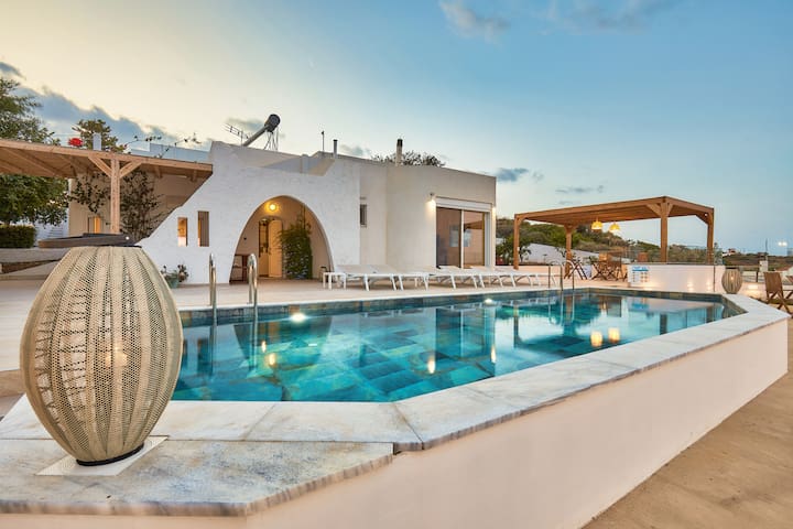 Villa Elena – with private, heated swimming pool